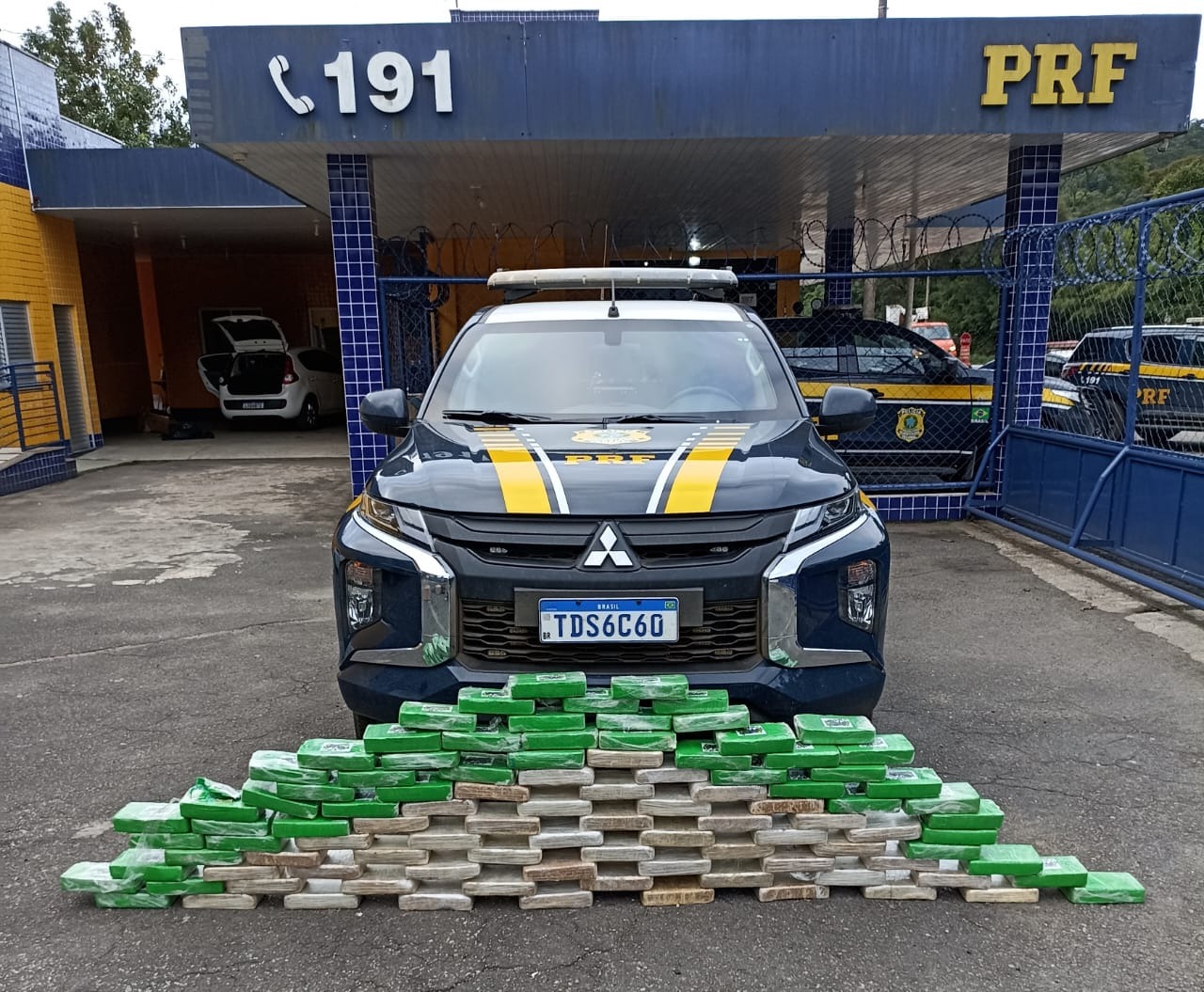 PRF apreende 100 kg de pasta base de cocaína avaliada em R$ 12 milhões na BR-040